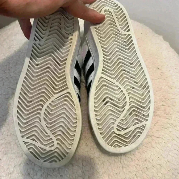 Adidas “Stan Smith” Superstar tennis shoes size 1. In good condition. - Picture 6 of 8